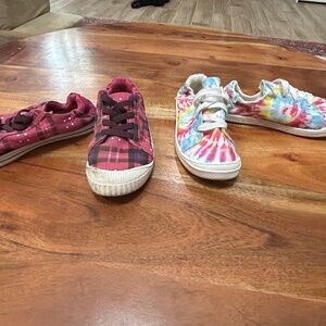 2 pairs of girls, size 2 Casual Bump Toe Shoes